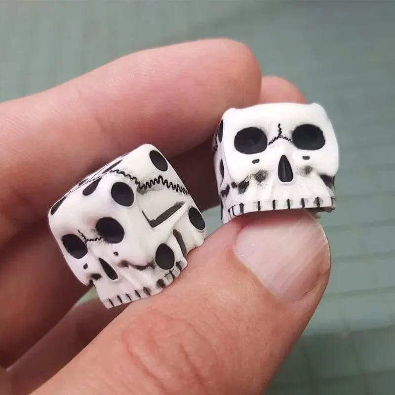 4Pcs Skull Dice 6-Sided Bone Unique Gift Gamer Great For Role Playing Board Game For Halloween