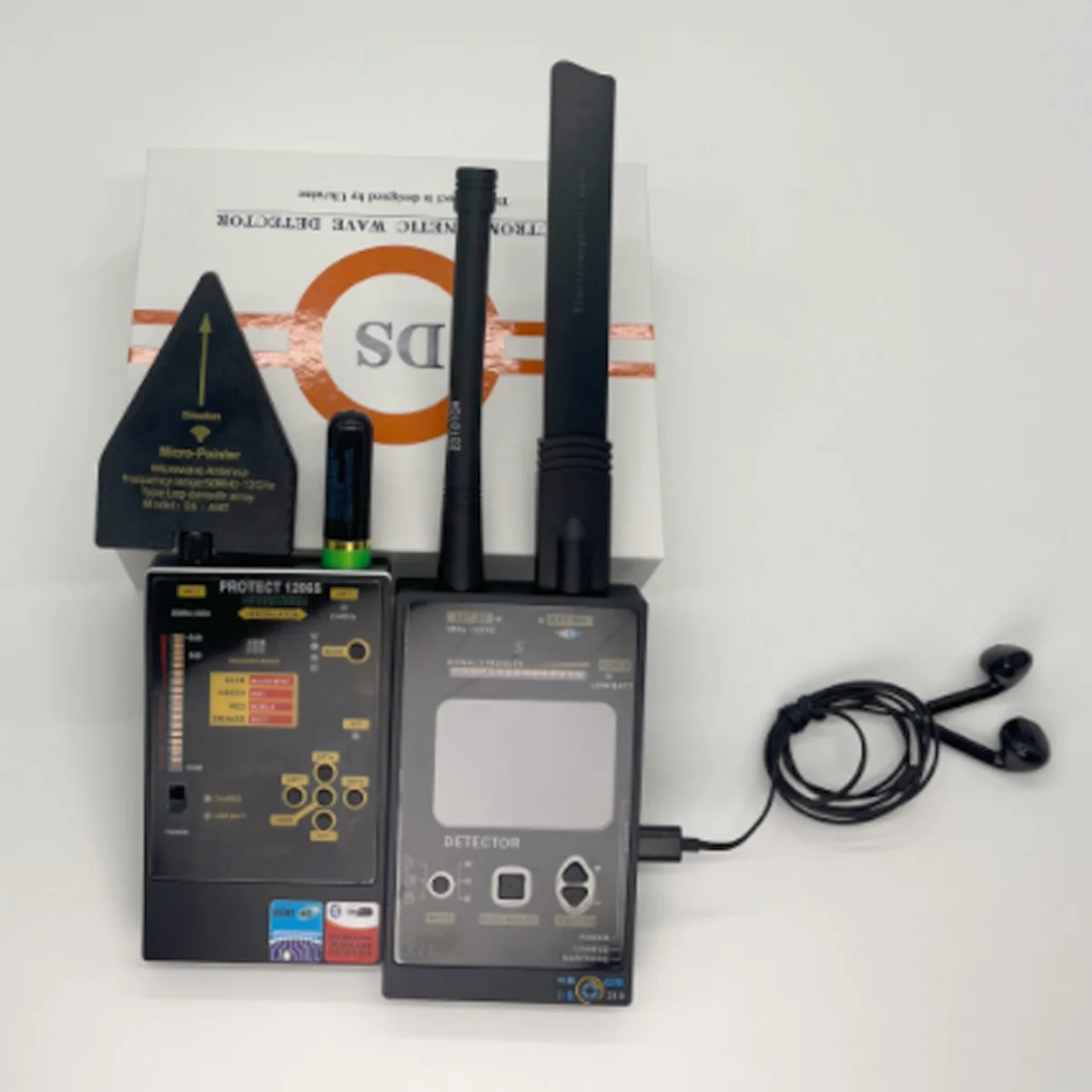 

Антишпионский детектор, сканер GPS-сигнала, портативный, защищает конфиденциальность при наблюдении в различных сценариях, поиска скрытой камеры