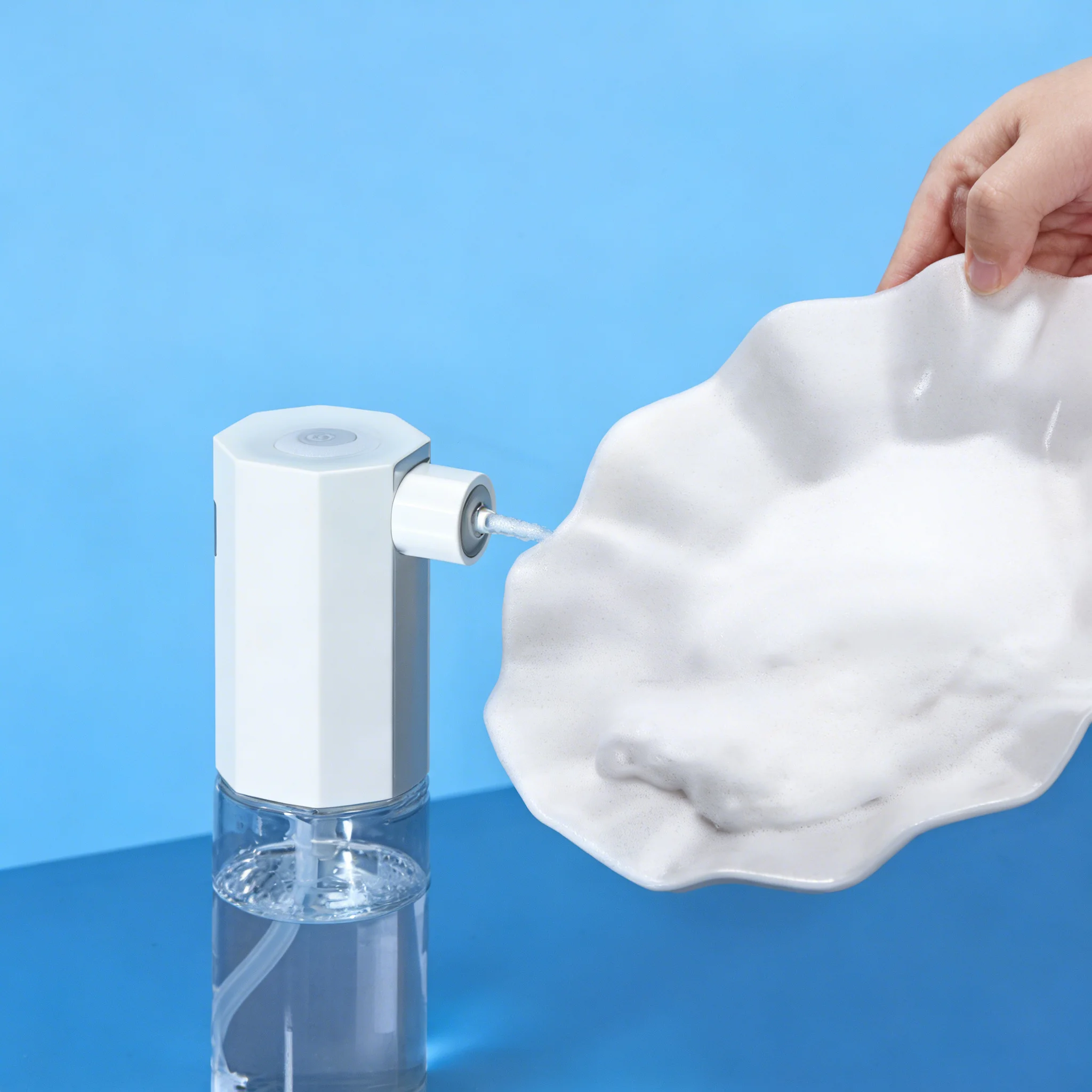 

Автоматический электрический дозатор пены для шампуня, геля для душа и средства для умывания. Незаменимое средство для создания пены.