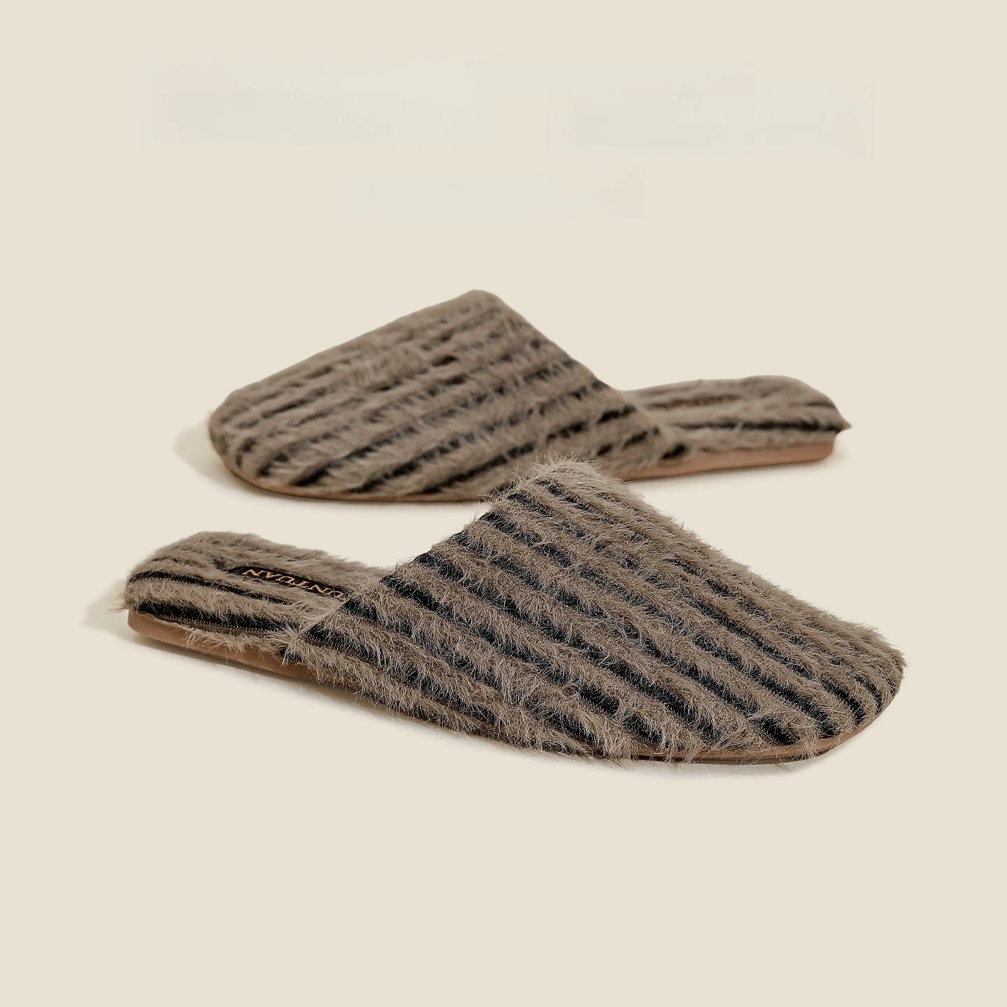 

Autumn Winter Feathery Fleece Warmth Stylish Simple Women's And Men's Cotton Slippers With Non Slip Rubber Sole For Home Use