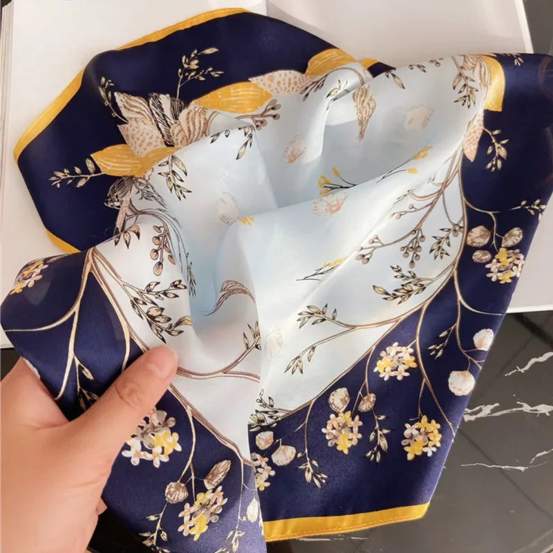 

Маленький квадратный платок-шарф женский в корейском стиле с цветочным принтом, 70х70 см, легкий люкс