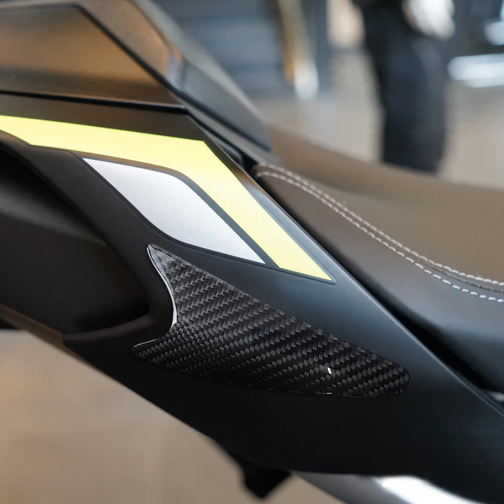 For Daytona 675R 2013-2016 Street Triple 765 2017-2022 Motorcycle Carbon Fiber Fuel Tank Rear Modification Protection Decoration