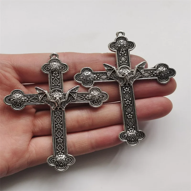 2pcs Gothic Antique Silver Color Filigree Vampire Bat Cross Pendant Vintage Religious Christian DIY Charms Jewelry Crafts Making