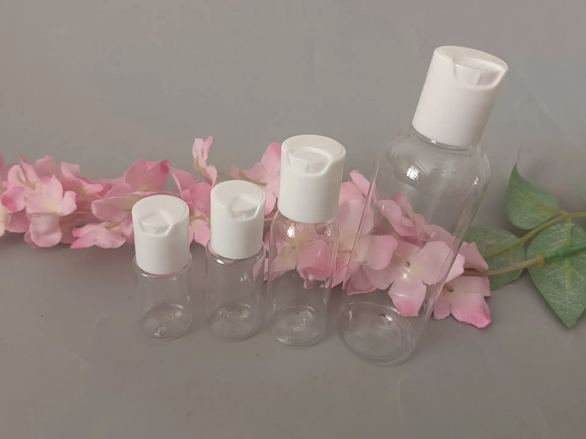 

50pcs 10ml 15ml 20ml 30ml 50ml 100ml Transparent Plastic Bottle White Disc Top Cap,Shower Gel Lotion Bottle Shampoo Bottle