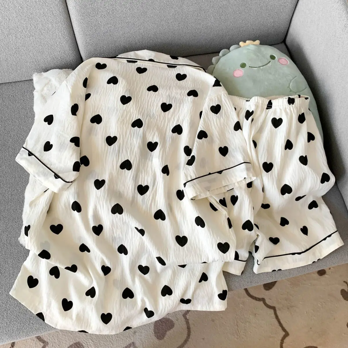 Women's Summer Thin Pajamas with Heart-Shaped Pattern, Short-Sleeved Shorts, Sweet and Cute, Can Be Worn Outside in Summer, Two-Piece Home Wear Set view 2