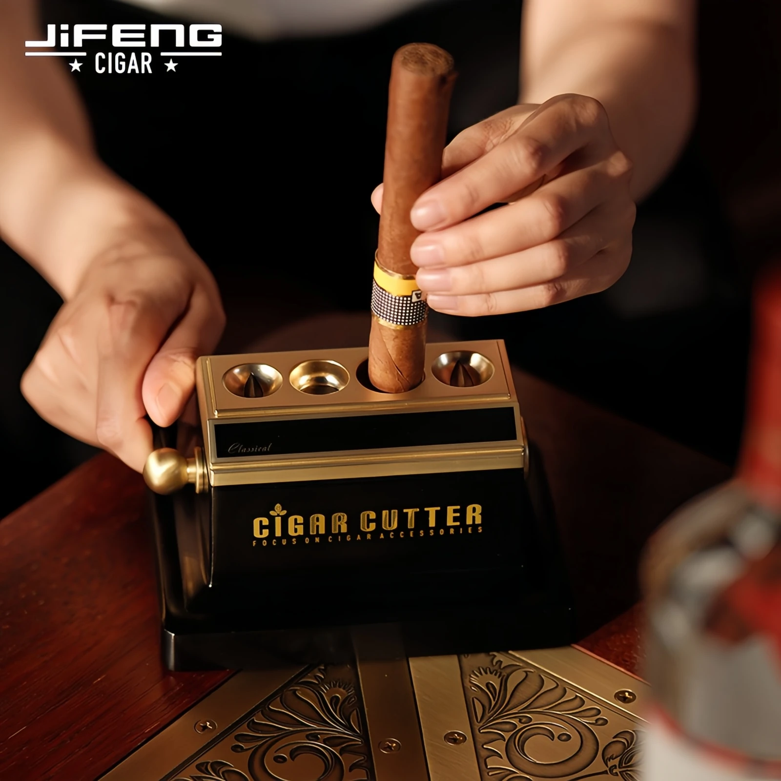 

Desktop cigar scissors, high-end hole puncher, hole-making tool, broken handle stand, 4-hole V-shaped cigar pliers, gift item