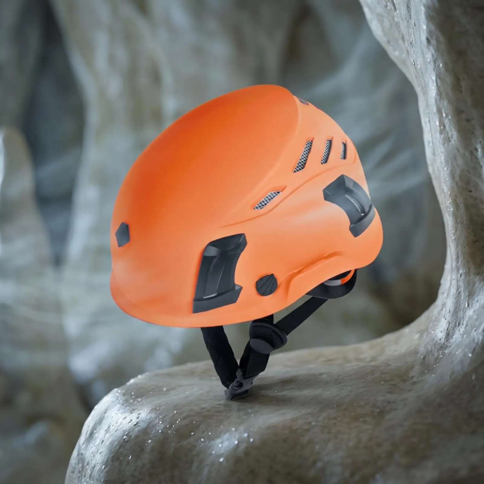 Outdoor Safety Headgear Impact Resistant Climbing Helmet Ventilated Mountaineering Helmet for Vertical Climbing and Caving