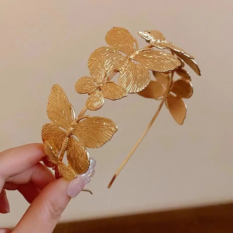 Vintage style hairband for the back, this girl's golden pendant-style headpiece can be used for cosplay or photography. - view 4
