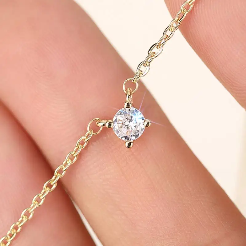 Huitan Elegante Damen-Halskette mit minimalem Anhänger, goldfarben, eingelegt, glänzender Zirkonia, Accessoires, Modeschmuck für Hochzeit
