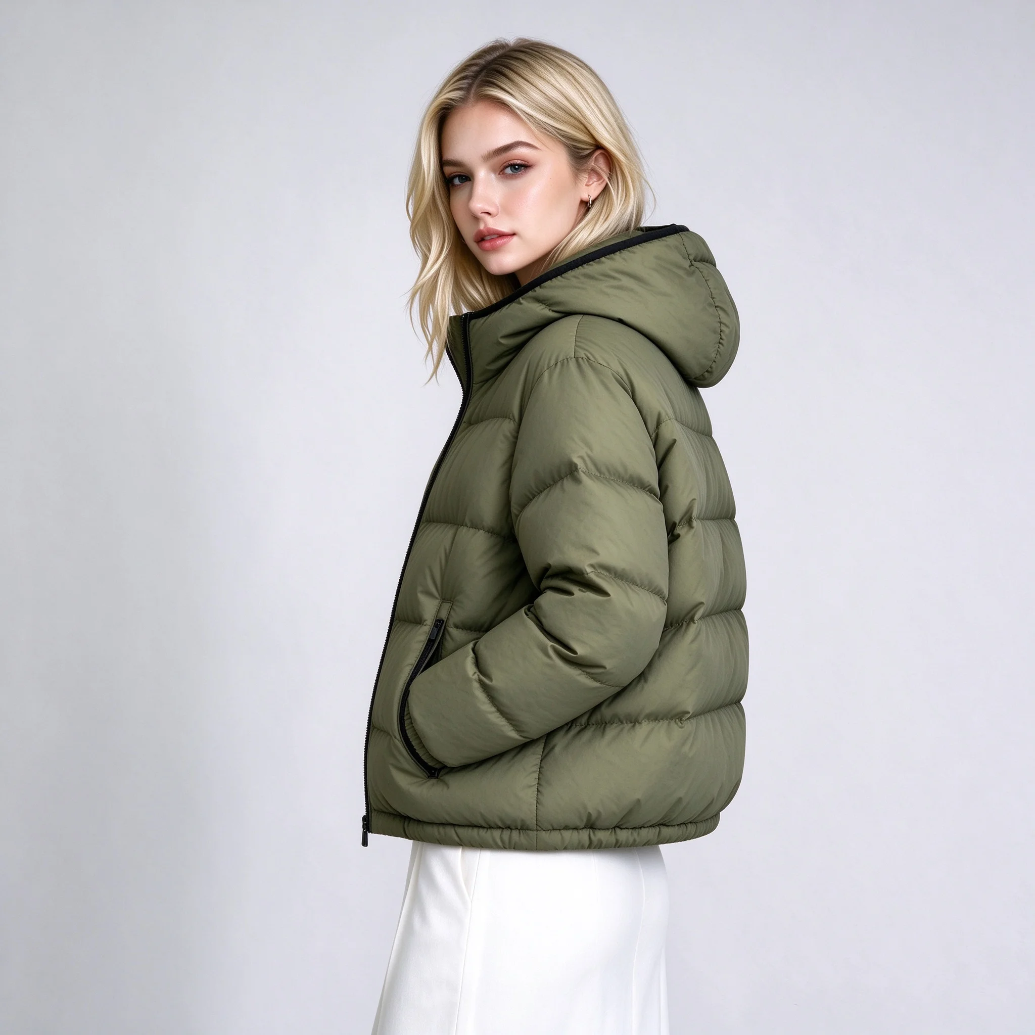 Women's Short Hooded Puffer Jacket Water-Resistant Windproof Quilted Warm Winter Coat with Zipper Pockets
