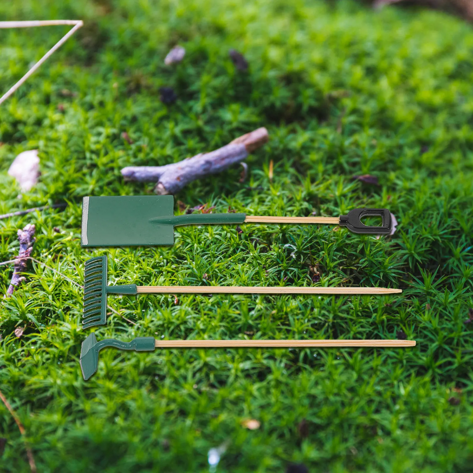 

3 set Miniature Garden Tools Set 1:12 Scale Realistic Dollhouse Gardening Accessories For Playhouse Outdoor Scenes Mini Shovel