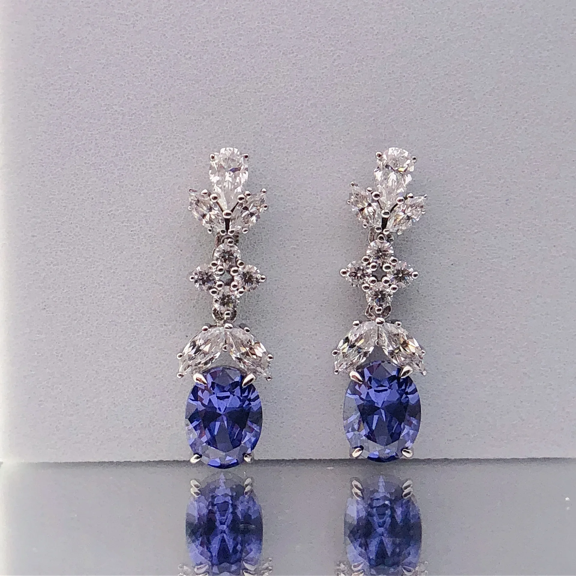 Solid White Gold Platinum PT950  18K Egg-shaped ear dangles fashion earrings colorful diamond earrings ear studs