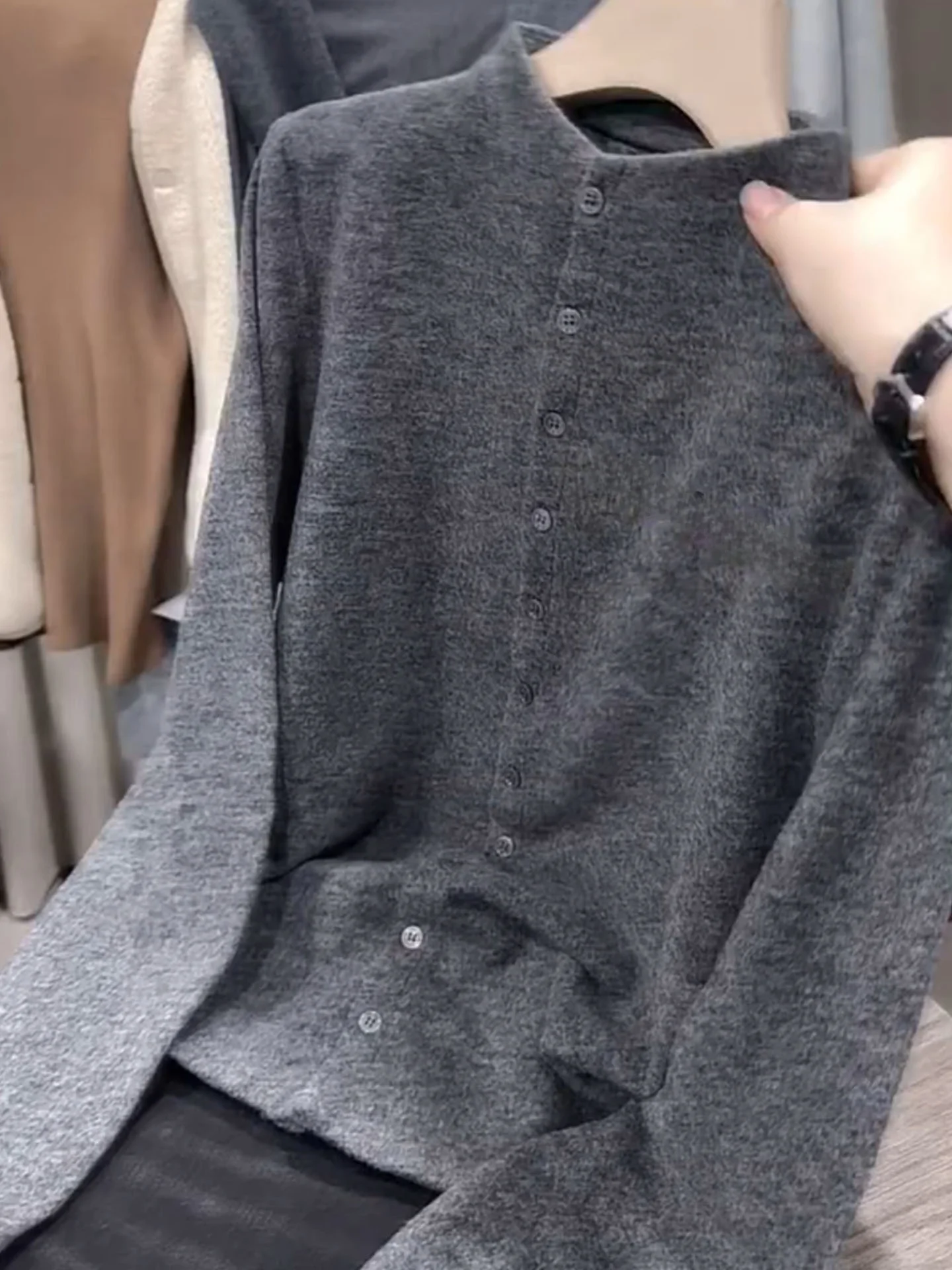 

Soft Comfortable Long Sve Camere Knitwear Single Button Women's Base irt Versatile Color Korean Sle Winter Top