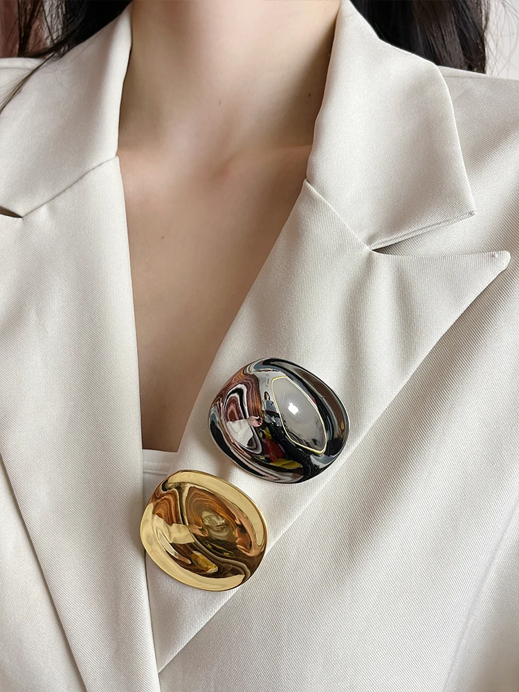 European American Influencer Style Minimalist Irregular Round Brooch Light Luxury Metal Pin Accessory for Suits Sweaters