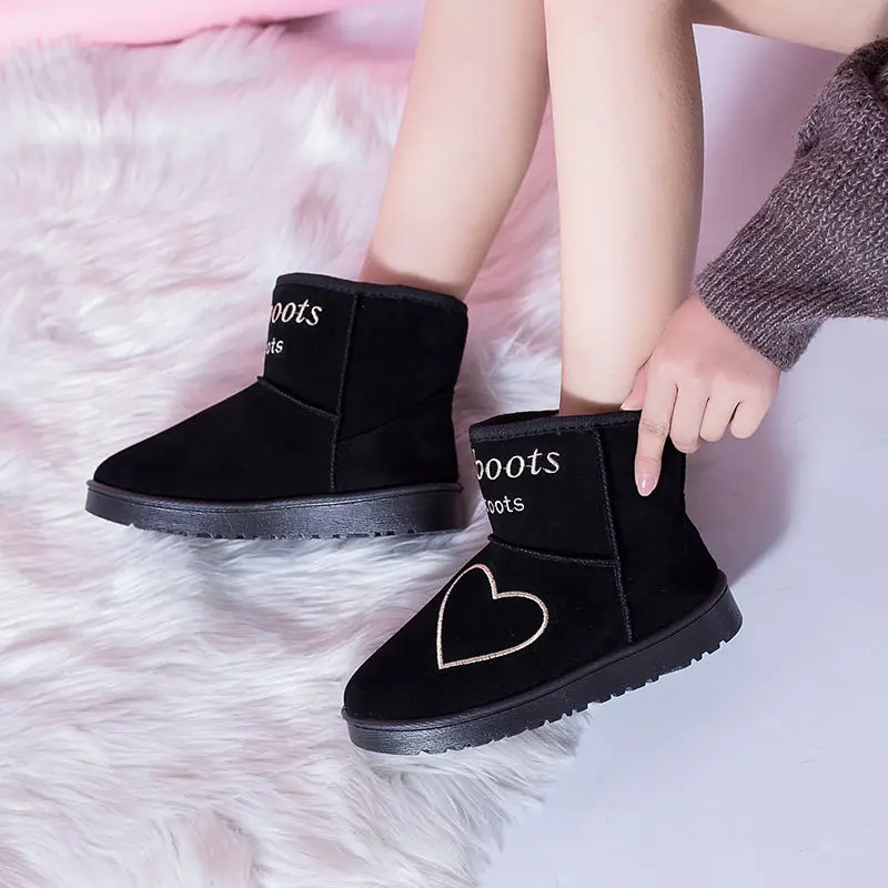Flat Snow Boots for Women Winter Round Toe Fleece-lined Woman Shoes Trend 2025 Padded Designer Luxury Plush Booties on Promotion