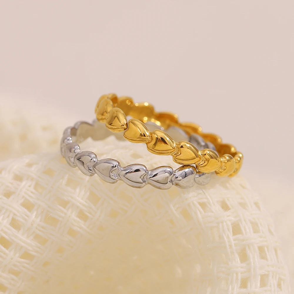 Bell Bella: L’Eleganza del Gioiello Minimalista per ogni Occasione