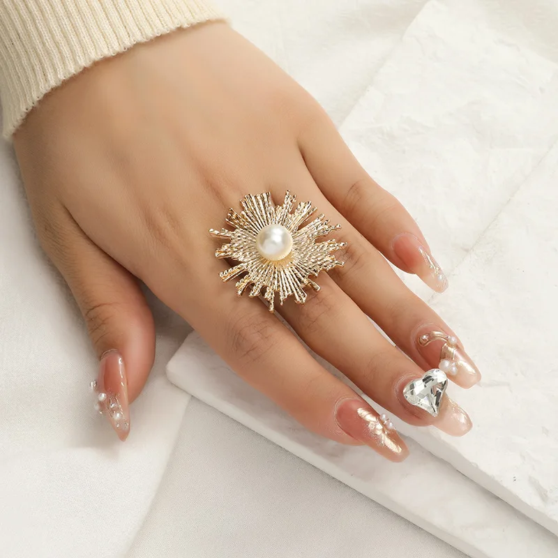 

Elegant Adjustable Alloy Pearl Ring Fashionable Creative Design Korean Style Jewelry Accessory for Women