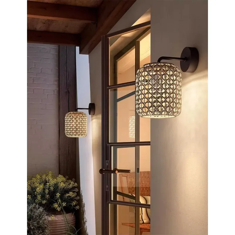 New solar outdoor LED garden light, aluminum and polycarbonate, cylindrical/square, waterproof IP65 modern minimalist wall