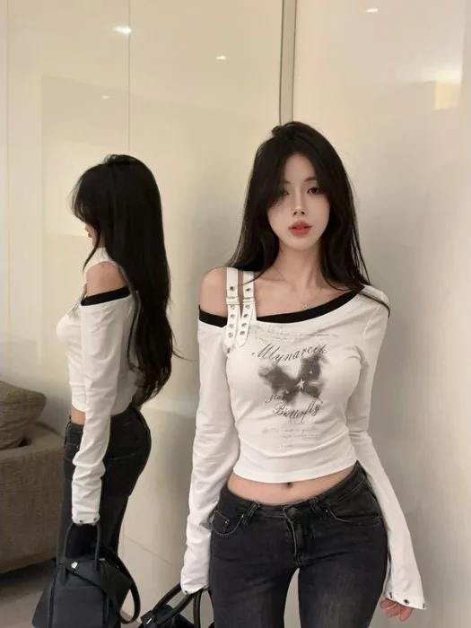 슬림핏 프린트 컬러 블록 롱 슬리브 티셔츠 비대칭 어깨 노출 페이크 투피스 탑 (젊은 여성용)