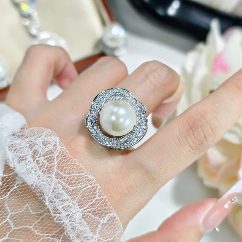 高級天然貝殻、真珠に匹敵するフラワーフルダイヤモンドオープンリング、女性用エレガントで高貴なペンダントイヤリングセット