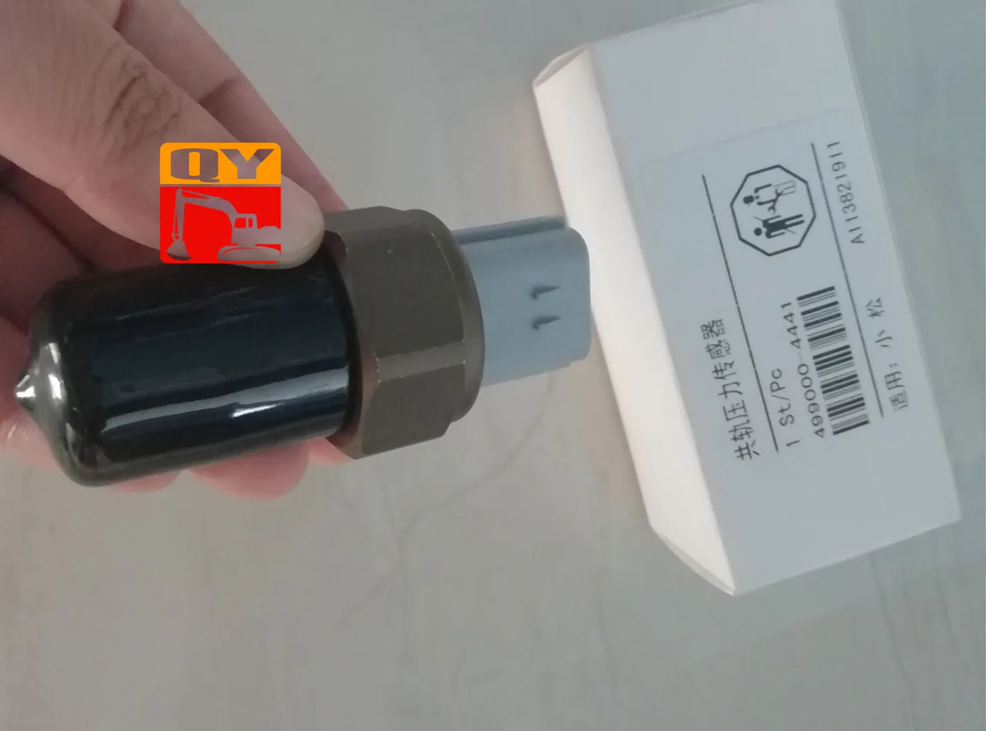 И 499000 -4441 PC400-7 Датчик давления топлива Common Rail в сборе