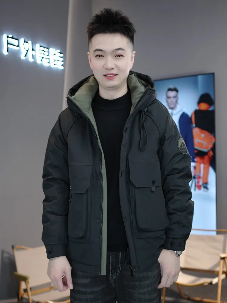 

Новая зимняя модная мужская пуховая куртка с капюшоном, универсальная рабочая одежда, несколько карманов, прочный полиэстер, ветрозащитная.