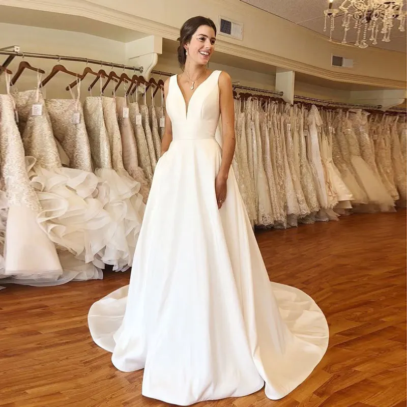 Customized A Line Women Wedding Dresses Deep V Neck Sleeveless Bridesmaid Gowns Court Train Vestido De Noiva robes de soirée