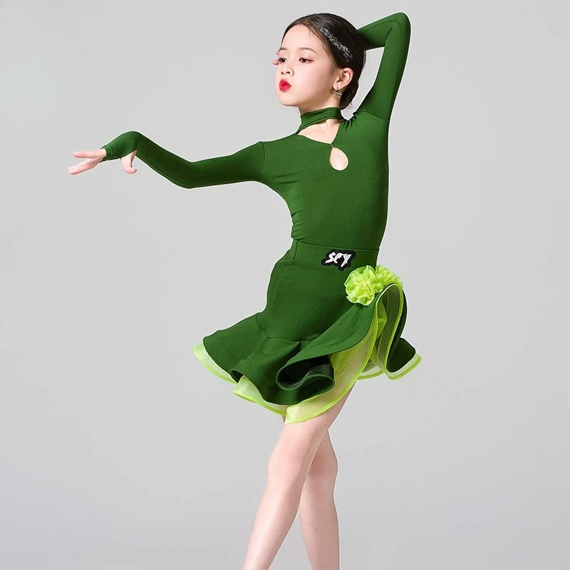 The new children's Latin dance practice dress is a high-end two-piece set for girls' performances, which is very stylish