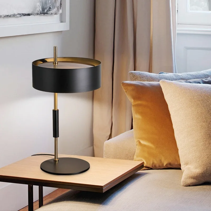 Post Modern European Style Black Gold Creative Light Luxury Table Lamp for Study Home Deco