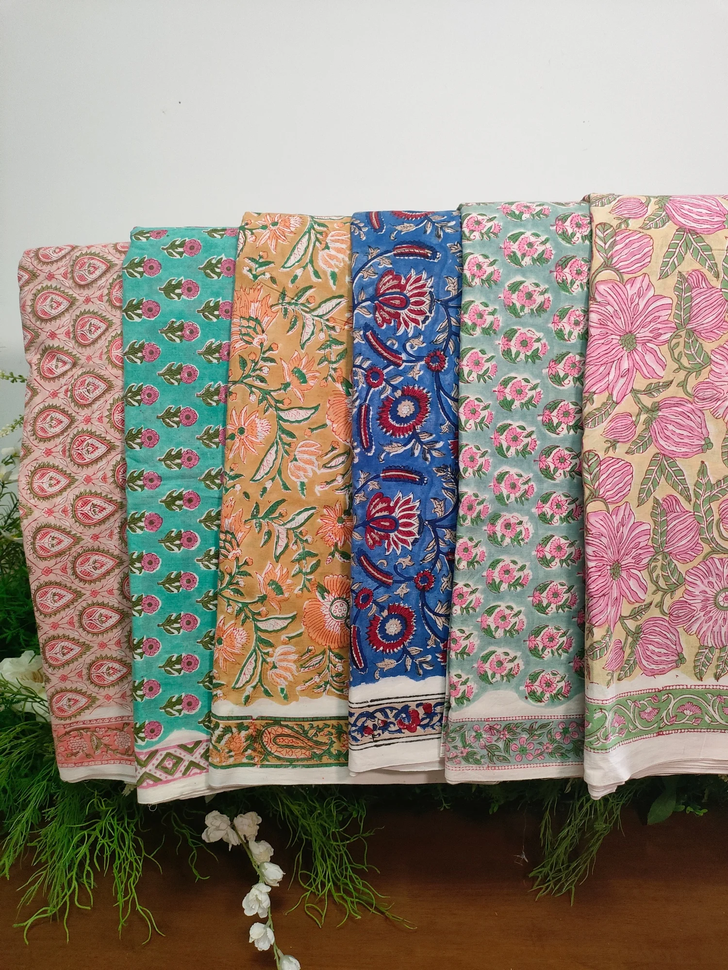 

India Hand Block Printing with Signal Natural Dyes Substainable Border Pure Cotton Thin fabric Boho Summer fabrics for Sewing