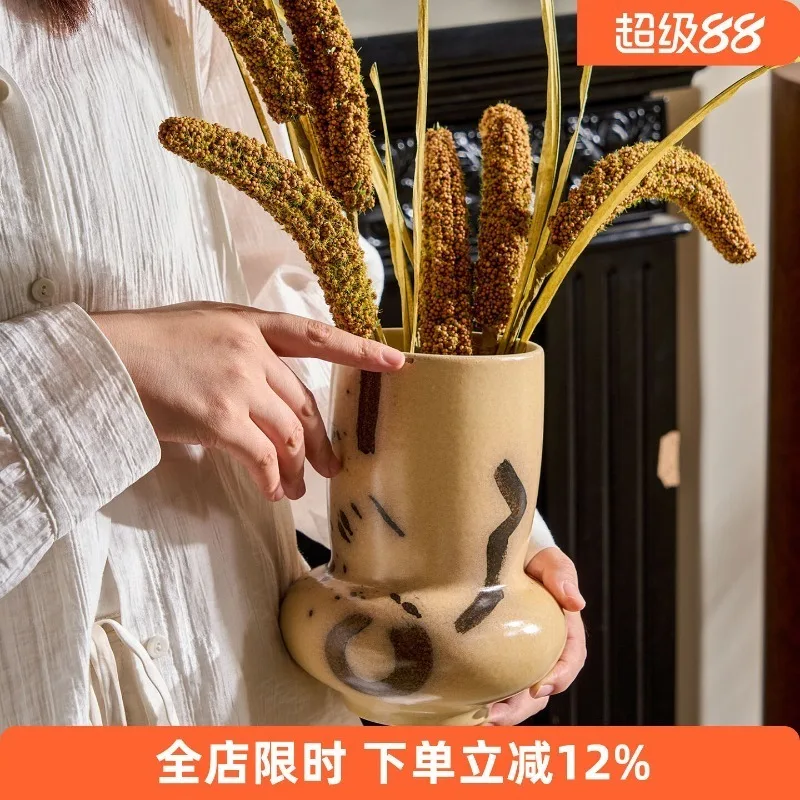 Small Tabletop Floral Decor Figurine, French Vintage Ceramic Vase for Club Living Room TV Cabinet Showroom Soft Furnishing Use