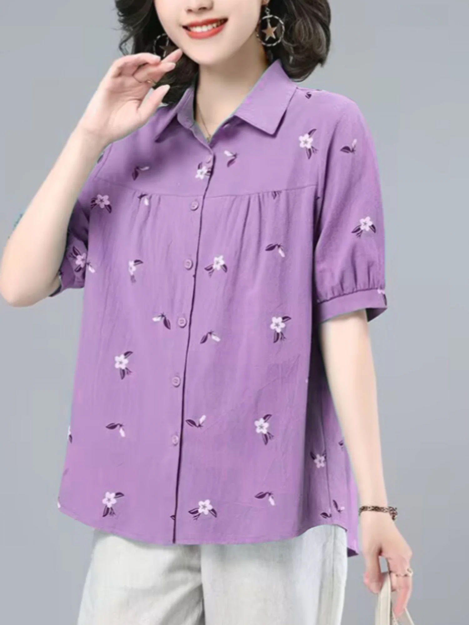 

The new style of printed short-sleeved shirt and lapel T-shirt is stylish and thin. It's a loose and casual top for chubby girls