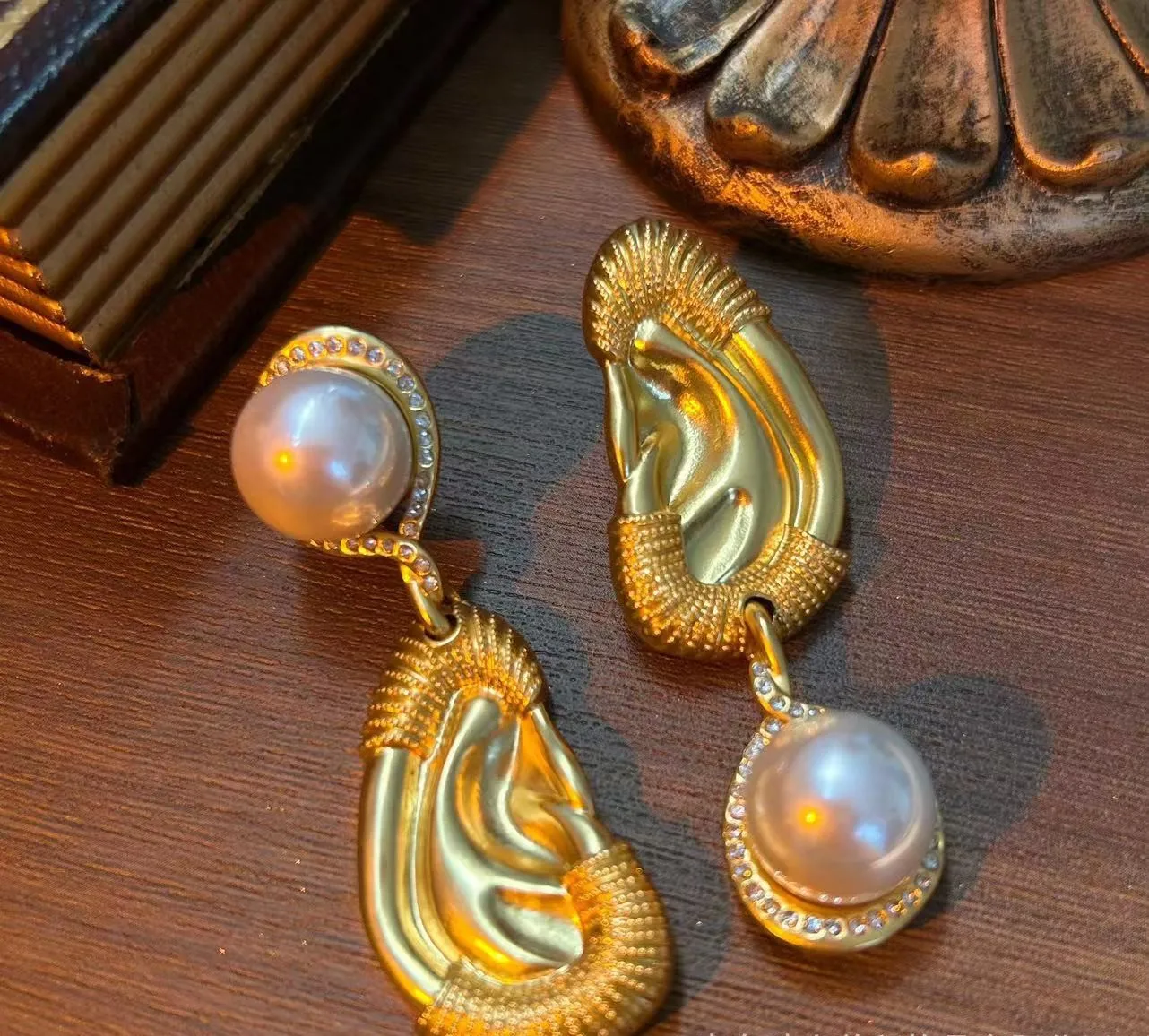 European and American fashion ear glass pearl earrings