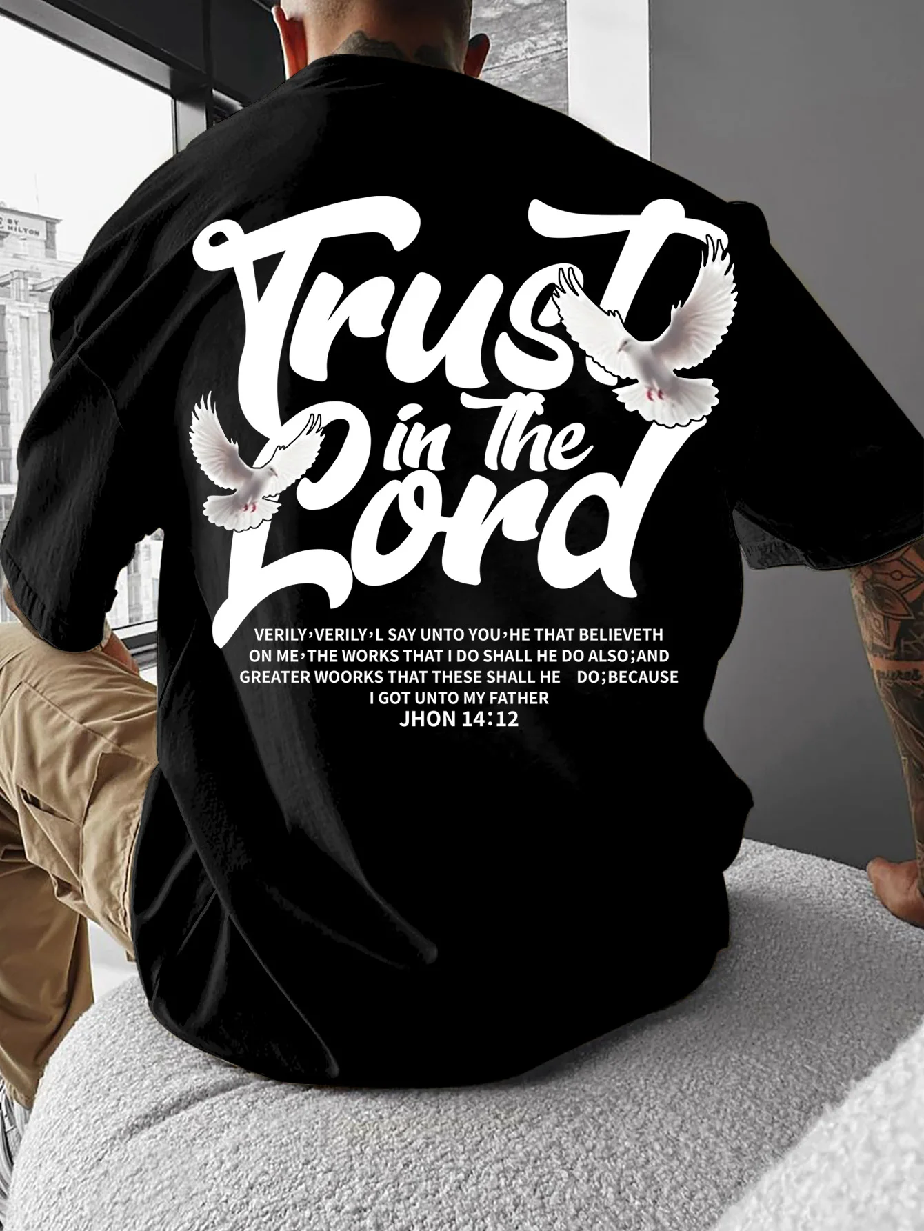 T-shirt surdimensionné Trust In The Lord Dove Script