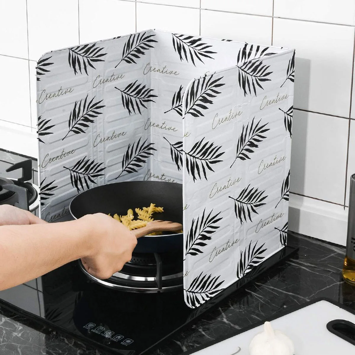 High Temperature Resistant Aluminum Foil Cooking Oil-Proof Board Oil Baffle Kitchen Gas Stove Nsulation Foldable