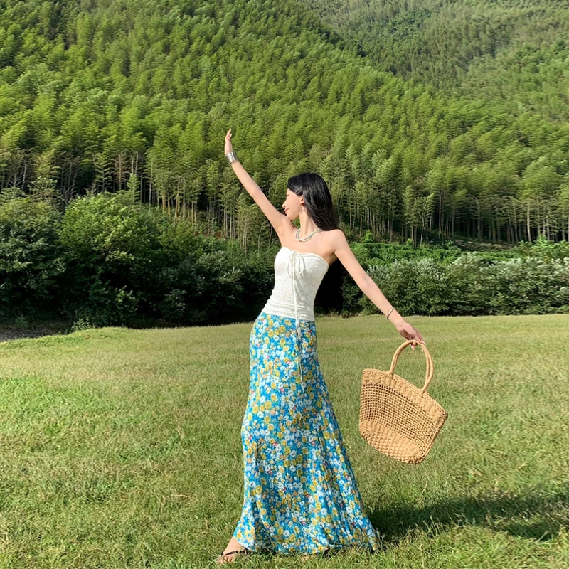 

Комплект для пляжного отдыха: топ-бандо на завязках и юбка с цветочным принтом, женская версия, синий, весна 2025, нейлоновая смесь