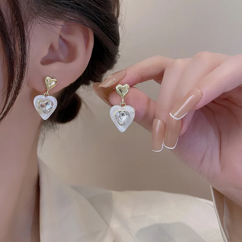 Light Luxury Minority Women Earrings Ultra Flash  Heart Earrings Female Senior Design Temperament Earrings for Women