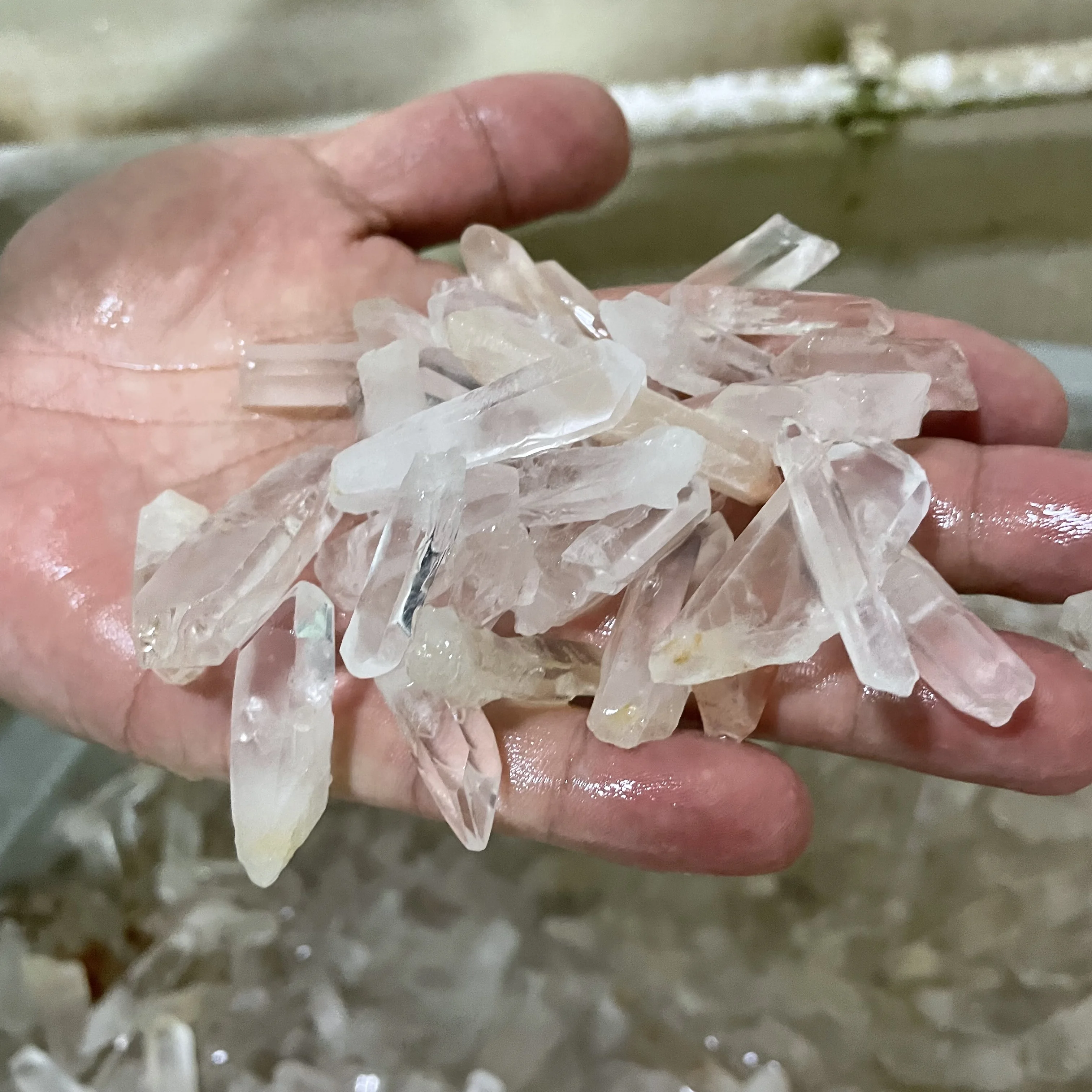 

100% Natural Rock Crystal Quartz Raw Crystals Crystal Wand Quartz Healing Stone Crystal Point Rock Mineral Specimen Energy Stone