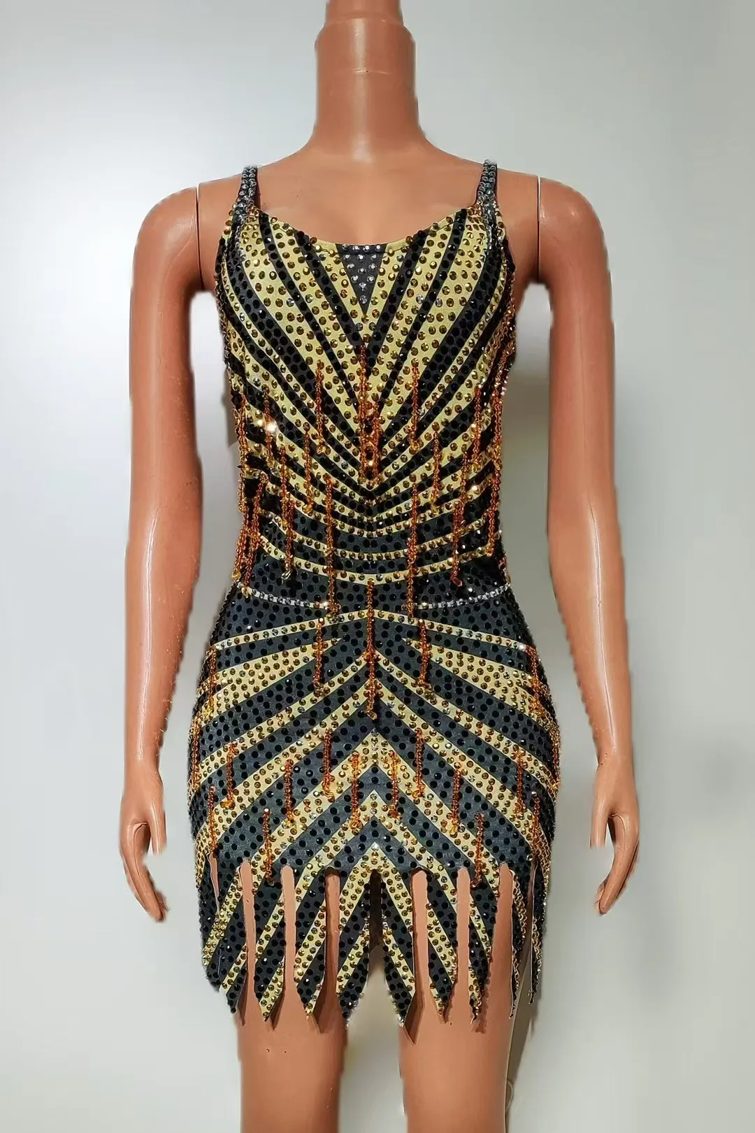 

Сломанные тканевые бретели, облегающая сексуальная короткая юбка с бриллиантовой цепочкой, стиль отпуска, бар, ночной клуб, бар, костюм для выступлений A838