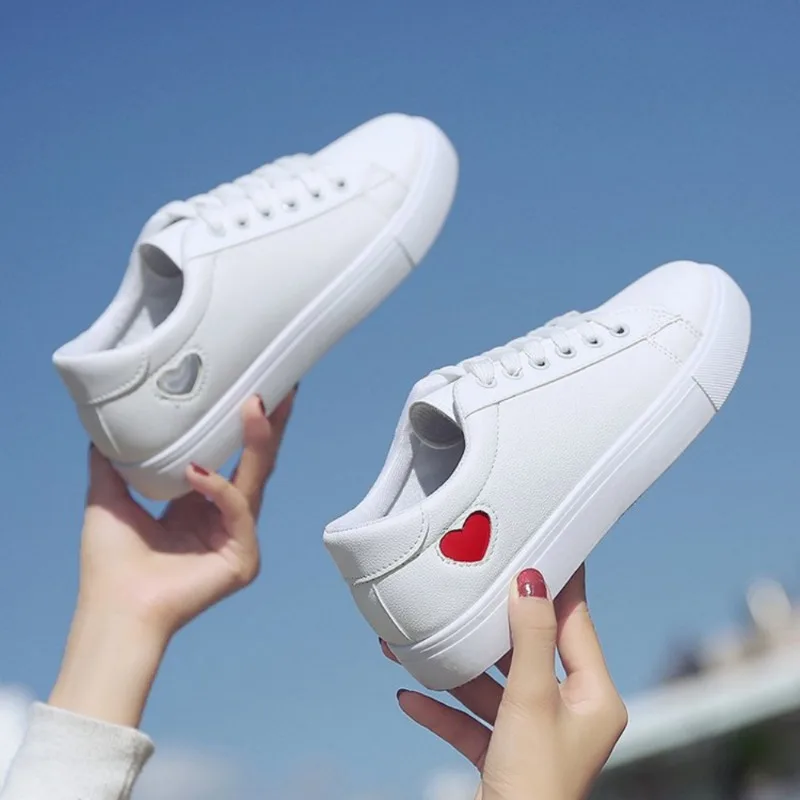 2023 Autumn Woman Shoes Fashion New Woman Leather Shoes Ladies Breathable Cute Heart Flats Casual Shoes White Sneakers New In