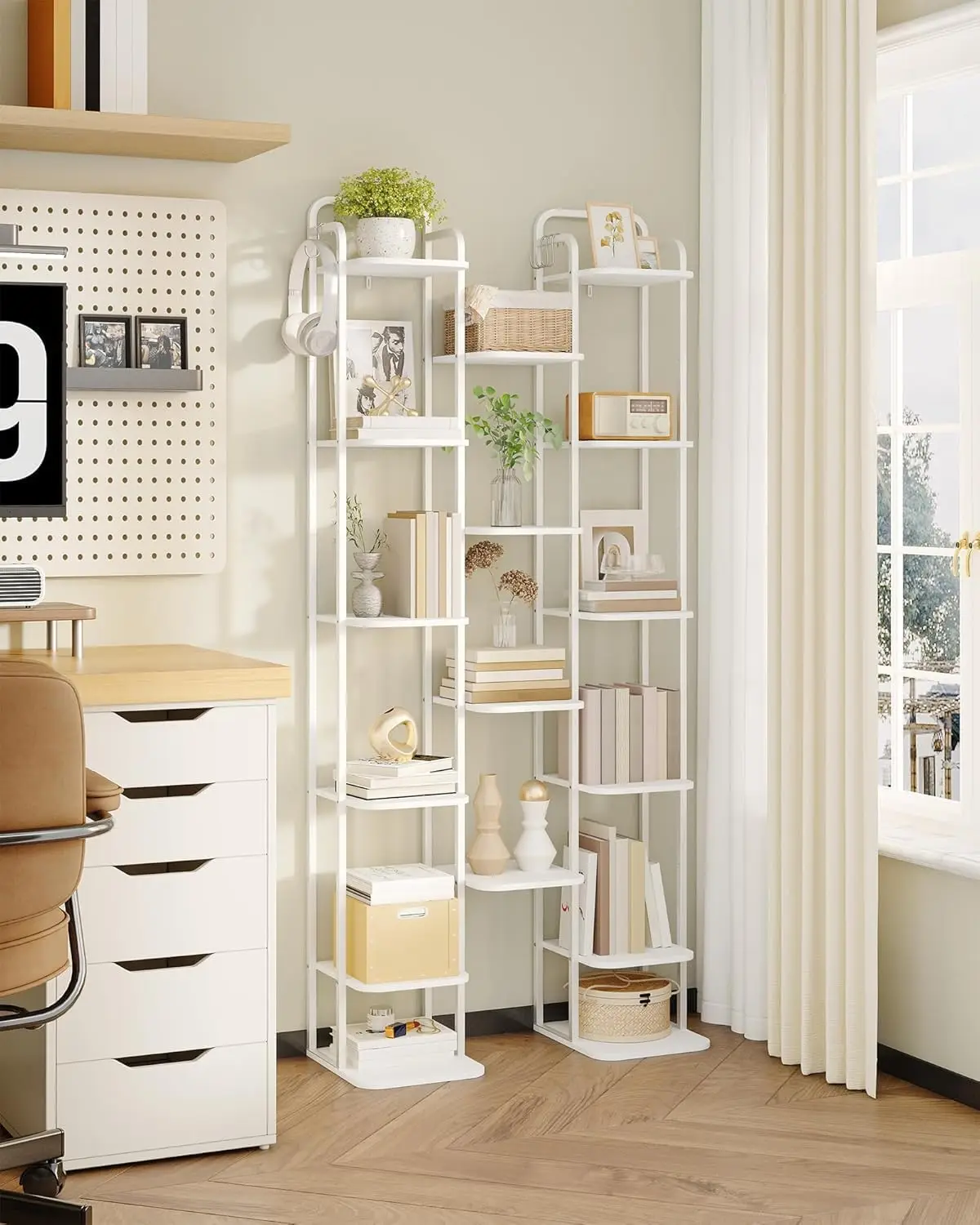 رف أحذية عمودي مكون من 10 طبقات، رف أحذية ضيق طويل مع خطافين، أرفف قابلة للتعديل، تصميم زاوية للمساحات الصغيرة، أبيض
