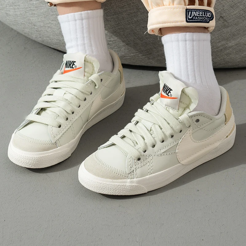 Женская обувь Nike BLAZER LOW, новинка осени 2024, модная спортивная легкая удобная повседневная обувь в стиле ретро, DQ1470-004