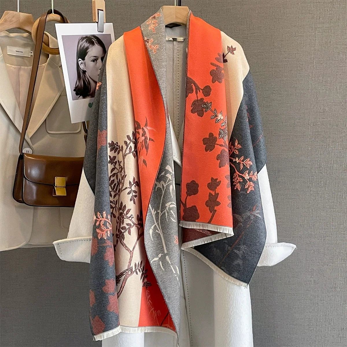 

New Luxury Winter Cashmere Retro Flower Print Scarf Women Warm Pashmina Poncho Scarves Fashion Shawl Thick Bufanda