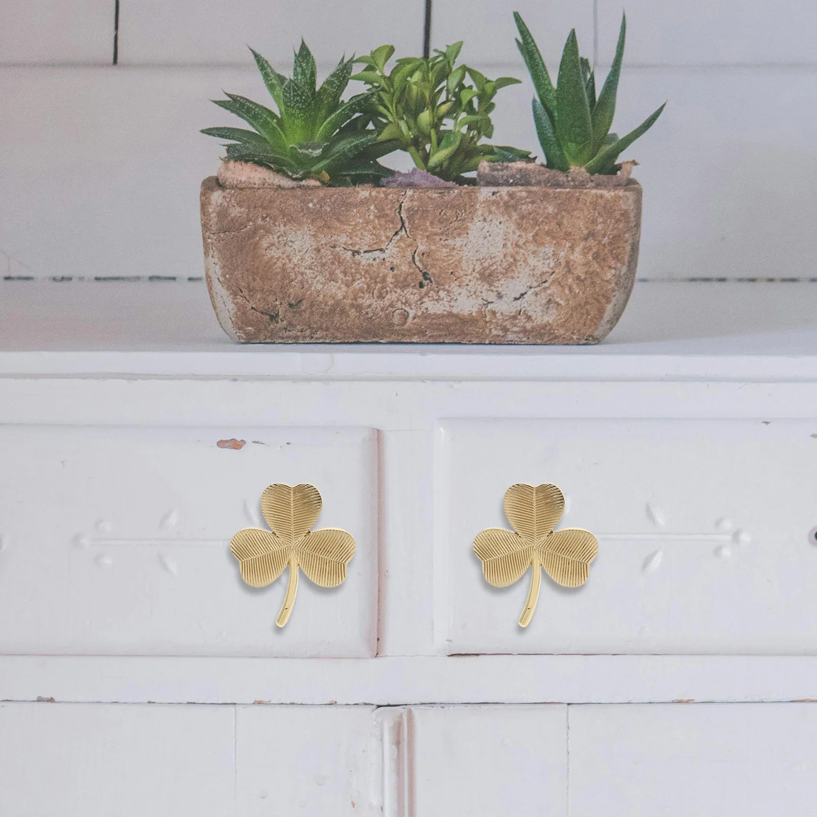 

Brass Shamrock Drawer Pull Knob Vintage Leaf Shape for Cabinet Dresser Wardrobe Closet Decorative Handle Hardware