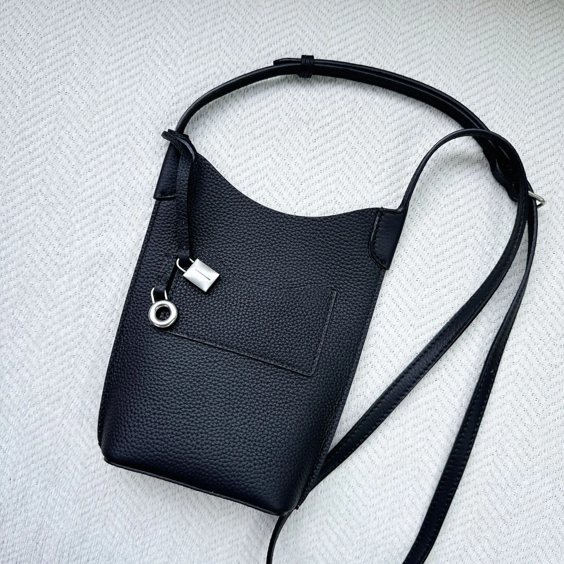 

2024 Trend New Designer Head Layer Cowhide Single Shoulder Crossbody Bag Luxury Fashion Cell Phone Bag Women