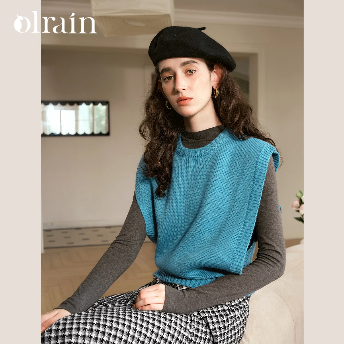 

OLrain Blue Women's Casual Vests 2025 Autumn Vintage Loose Fit Commute Crewneck Sleeveless Knitted Solid Female Tops N56QJ93995