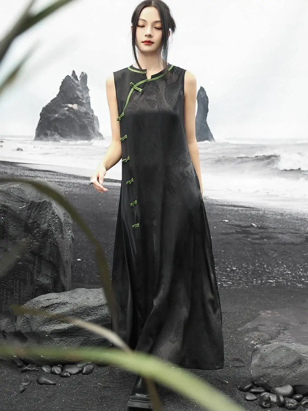 UMI MAO جديد الصينية تانك القمم فستان الصيف الرجعية تشيباو تحسين عموم مشبك التنين نمط الساتان الجاكار فساتين طويلة فام