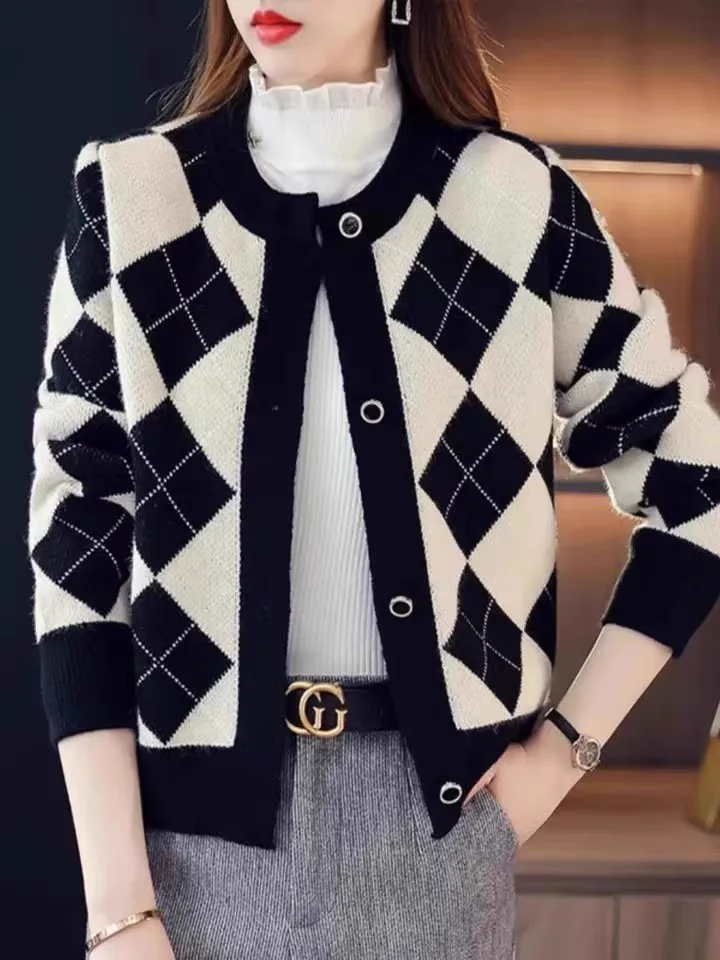 

2024 Women's Autumn New Plaid Cardigan Sweater