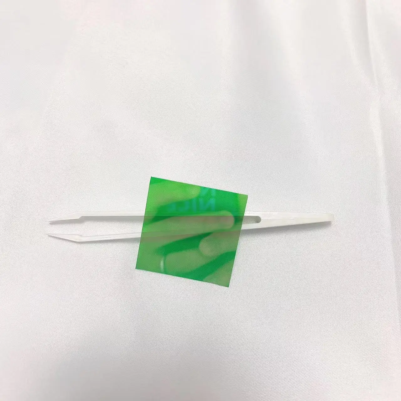 100 pezzi di dimensioni totali 8x8mm quadrato 530nm vetro filtrante passa banda stretta per fotocamera