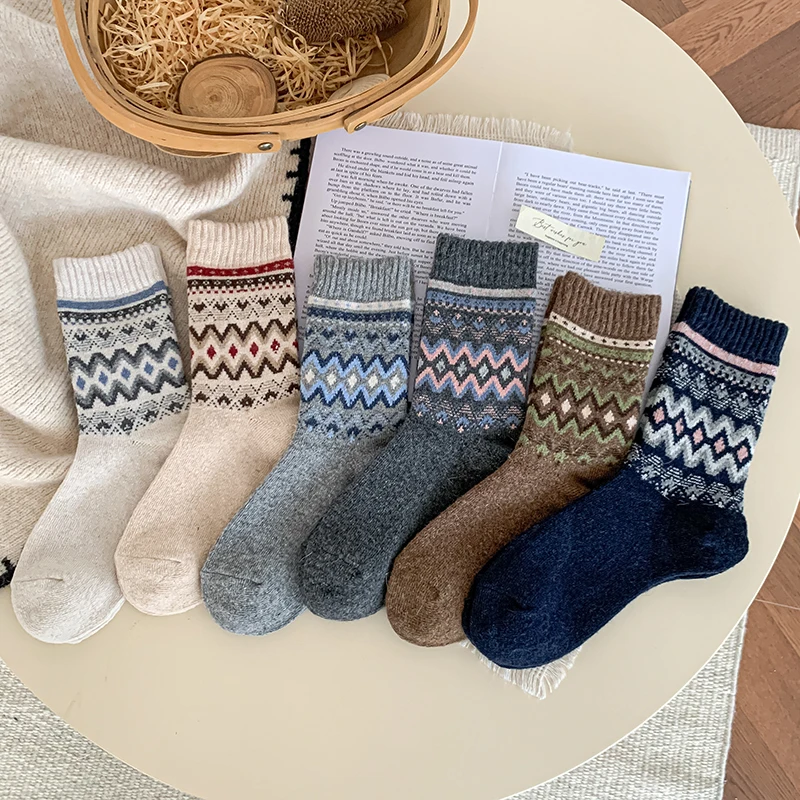 Retro Women's Socks New Novelties Trend Girls Thick Socks Casual Breathable Japanese Fashion Warm Socks Funny Long Mixed-color
